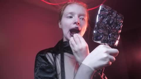        im expecting 350 thumbs up on my altar   online show from October 2025 10:06:02 PM