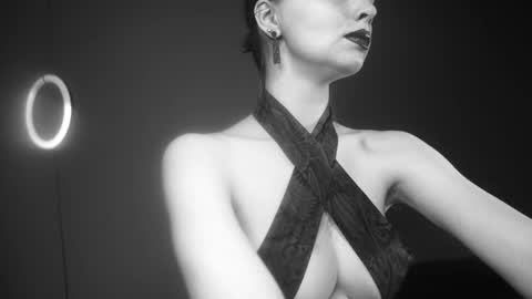        im expecting 350 thumbs up on my altar   online show from October 2025 10:19:01 PM