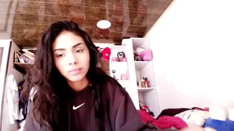 giovanna_oliveria online show from February 2026 02:27:02 PM