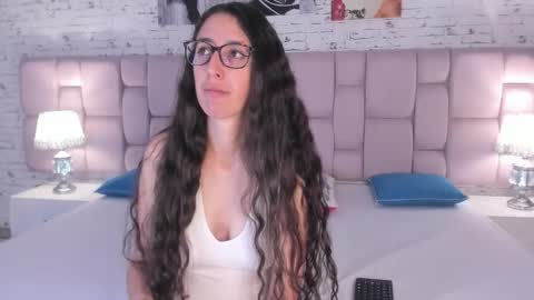 Snapshot of girafmusic chatting on November 2025 01:11:01 PM GirafMusic online show from November 2025 01:11:01 PM