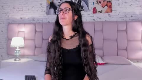 Snapshot of girafmusic chatting on November 2025 01:10:01 PM GirafMusic online show from November 2025 01:10:01 PM