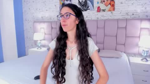 Snapshot of girafmusic chatting on December 2025 12:54:01 PM GirafMusic online show from December 2025 12:54:01 PM