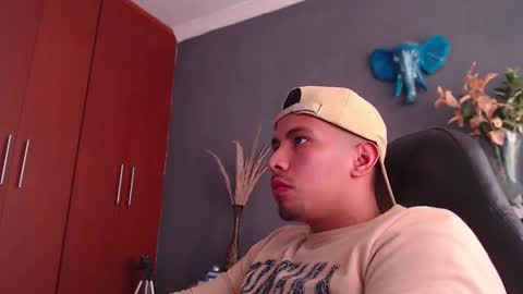 Snapshot of girge23 chatting on January 2025 09:04:02 PM piggy boy online show from January 2025 09:04:02 PM