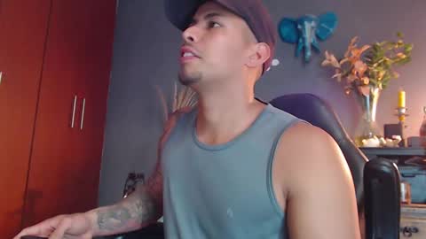 Snapshot of girge23 chatting on January 2025 01:13:01 AM piggy boy online show from January 2025 01:13:01 AM