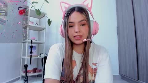 Snapshot of girl_alana chatting on October 2025 03:41:01 PM Alana online show from October 2025 03:41:01 PM