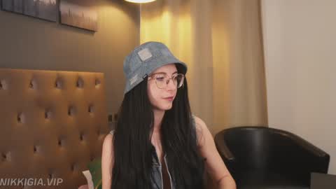 Nikki online show from November 2025 12:53:02 PM