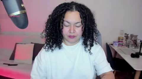 girl_inline online show from November 2025 02:02:01 AM