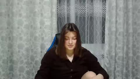 Snapshot of girl_leya chatting on February 2025 09:13:01 PM girl_leya online show from February 2025 09:13:01 PM