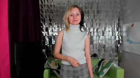 Snapshot of girl_next_doorr chatting on December 2024 06:28:02 PM girl_next_doorr online show from December 2024 06:28:02 PM