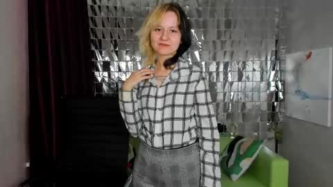 Snapshot of girl_next_doorr chatting on December 2024 03:17:02 PM girl_next_doorr online show from December 2024 03:17:02 PM