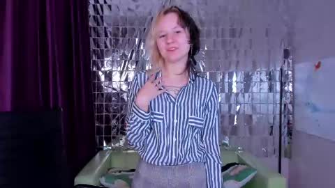 Snapshot of girl_next_doorr chatting on December 2024 12:45:02 PM girl_next_doorr online show from December 2024 12:45:02 PM