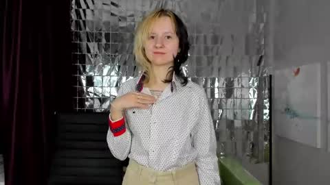 Snapshot of girl_next_doorr chatting on January 2025 06:24:02 PM girl_next_doorr online show from January 2025 06:24:02 PM