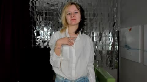 Snapshot of girl_next_doorr chatting on January 2025 12:27:02 PM girl_next_doorr online show from January 2025 12:27:02 PM