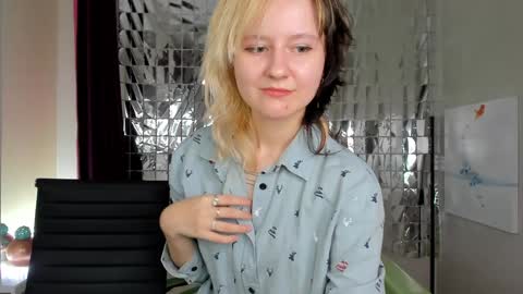Snapshot of girl_next_doorr chatting on January 2025 04:59:01 PM girl_next_doorr online show from January 2025 04:59:01 PM