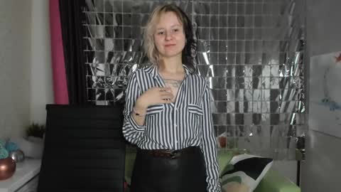 Snapshot of girl_next_doorr chatting on January 2025 03:53:02 PM girl_next_doorr online show from January 2025 03:53:02 PM