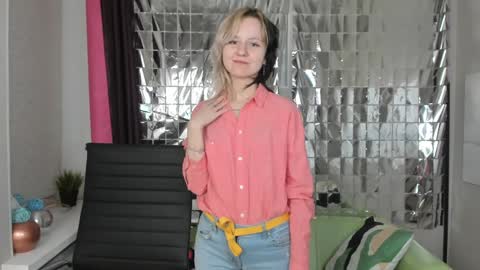 Snapshot of girl_next_doorr chatting on January 2025 11:35:01 AM girl_next_doorr online show from January 2025 11:35:01 AM