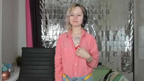 Snapshot of girl_next_doorr chatting on January 2025 02:37:01 PM girl_next_doorr online show from January 2025 02:37:01 PM