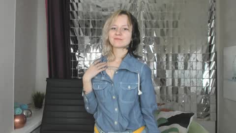 Snapshot of girl_next_doorr chatting on January 2025 03:07:01 PM girl_next_doorr online show from January 2025 03:07:01 PM