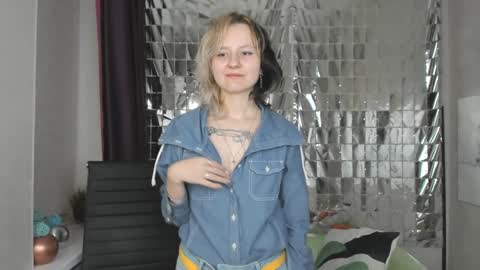 Snapshot of girl_next_doorr chatting on January 2025 06:10:01 PM girl_next_doorr online show from January 2025 06:10:01 PM