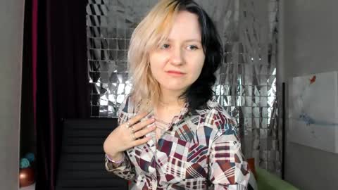 Snapshot of girl_next_doorr chatting on January 2025 12:16:01 PM girl_next_doorr online show from January 2025 12:16:01 PM
