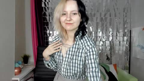 Snapshot of girl_next_doorr chatting on January 2025 03:03:01 PM girl_next_doorr online show from January 2025 03:03:01 PM