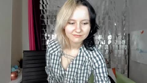 Snapshot of girl_next_doorr chatting on January 2025 06:06:01 PM girl_next_doorr online show from January 2025 06:06:01 PM