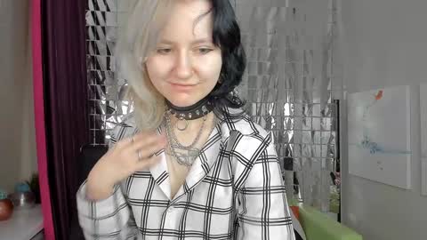 Snapshot of girl_next_doorr chatting on February 2025 12:26:02 PM girl_next_doorr online show from February 2025 12:26:02 PM