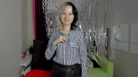 Snapshot of girl_next_doorr chatting on February 2025 12:57:02 PM girl_next_doorr online show from February 2025 12:57:02 PM