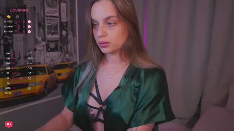 Snapshot of girl_peach_ chatting on November 2025 08:32:01 PM Kate online show from November 2025 08:32:01 PM