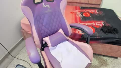 girl_princess18 online show from May 2026 01:13:02 AM