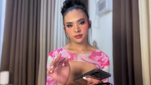 queen ronna online show from May 2026 04:01:02 PM