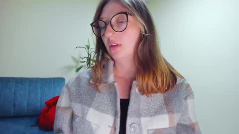 Snapshot of girlsativa chatting on January 2025 01:50:01 AM Maze Thumbs up online show from January 2025 01:50:01 AM