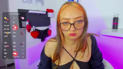 Maze    Thumbs up online show from October 2025 06:43:01 PM