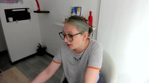 Maze    Thumbs up online show from November 2025 04:20:02 PM