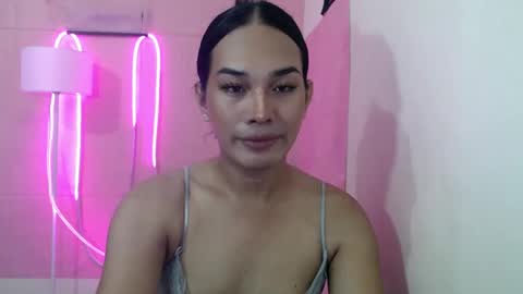 Snapshot of girlthatuneedxxx chatting on January 2025 07:45:01 AM Rhaine online show from January 2025 07:45:01 AM