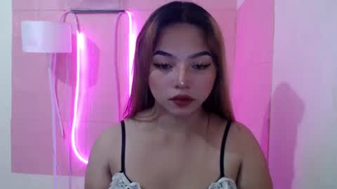 Snapshot of girlthatuneedxxx chatting on March 2025 04:04:01 AM Rhaine online show from March 2025 04:04:01 AM