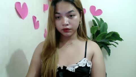 Snapshot of girlthatuneedxxx chatting on March 2025 05:08:01 AM Rhaine online show from March 2025 05:08:01 AM