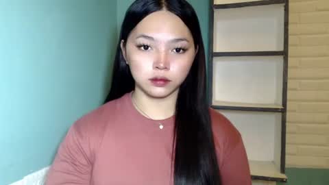 Rhaine online show from November 2025 10:47:02 AM