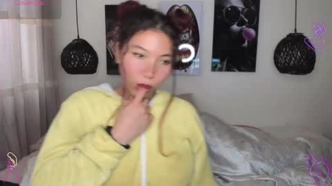  Kylie  online show from February 2025 08:33:02 PM