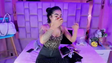 Snapshot of gisell_squirt chatting on December 2025 12:54:01 PM gisell_squirt online show from December 2025 12:54:01 PM