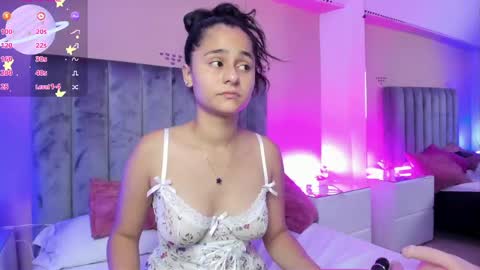 GISELLE ROLDAN online show from April 2026 05:04:02 PM