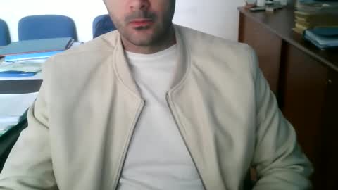 giuseppevai1 online show from April 2026 07:42:01 AM