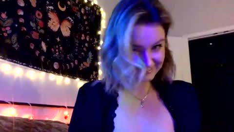 Snapshot of givemesweetdreams chatting on December 2024 01:53:02 AM givemesweetdreams online show from December 2024 01:53:02 AM