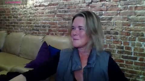 Gwendolyn online show from April 2026 03:35:02 AM