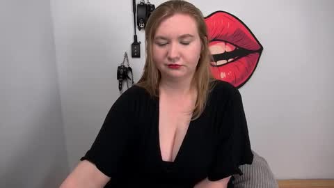 Snapshot of glamorousnikki chatting on September 2025 11:32:01 AM Nikki online show from September 2025 11:32:01 AM