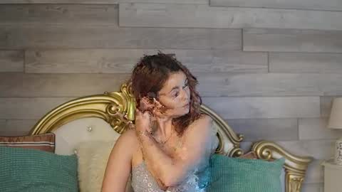 Snapshot of glamourousmom chatting on December 2024 07:24:02 AM CharmingMom online show from December 2024 07:24:02 AM