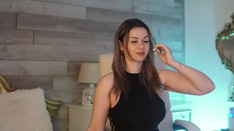 Snapshot of glamourousmom chatting on February 2025 04:28:02 AM CharmingMom online show from February 2025 04:28:02 AM