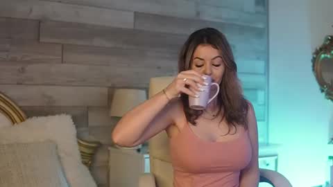 Snapshot of glamourousmom chatting on February 2025 04:21:02 AM CharmingMom online show from February 2025 04:21:02 AM