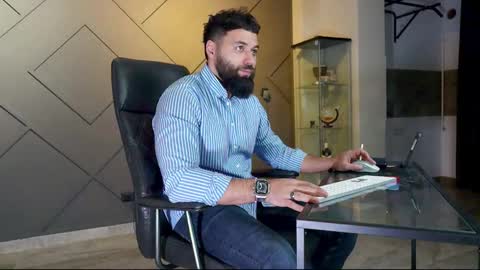 Matthew .. for short call me Matt online show from February 2025 08:31:02 PM