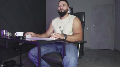 Matthew .. for short call me Matt online show from October 2025 07:09:02 PM